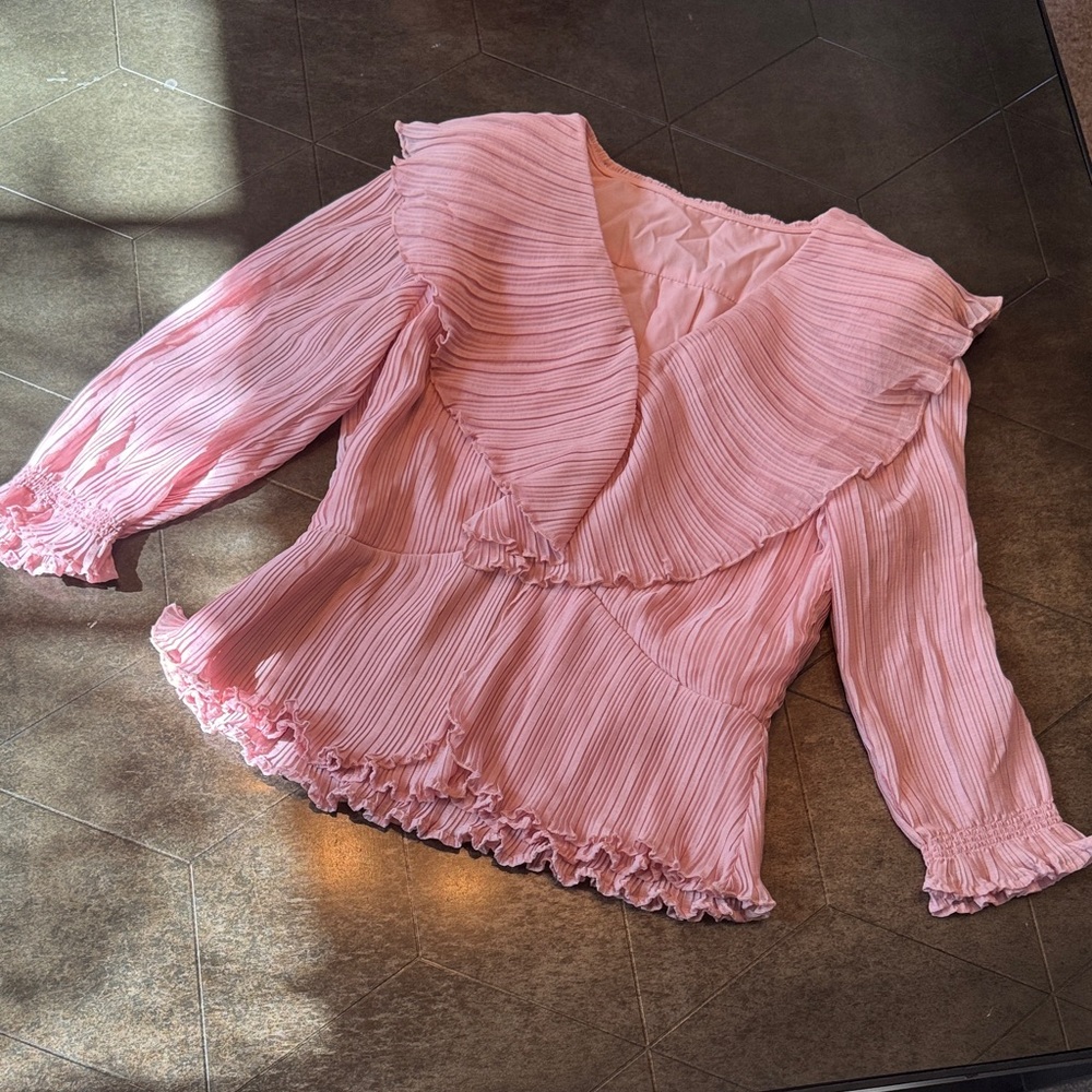 Chic Pink Ruffled Women's Blouse